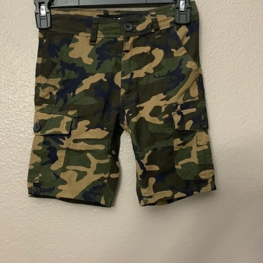 Tony Hawk camo skater shorts size 7 boys.